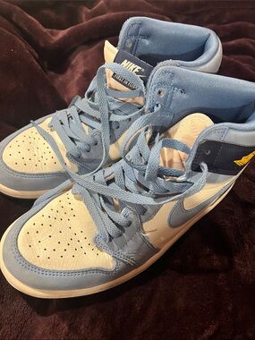 Nike Air First in Flight High Top Sneakers in Sky Blue & White size 8 women’s